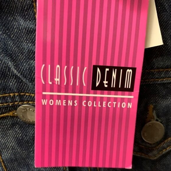 PRICE FIRM! $35 Women's Classic Denim Jacket - Picture 8 of 10